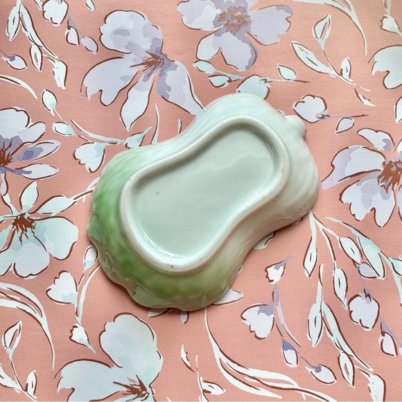 Antique Mint Green Ceramic Lettuce Dish - Picture 2 of 2